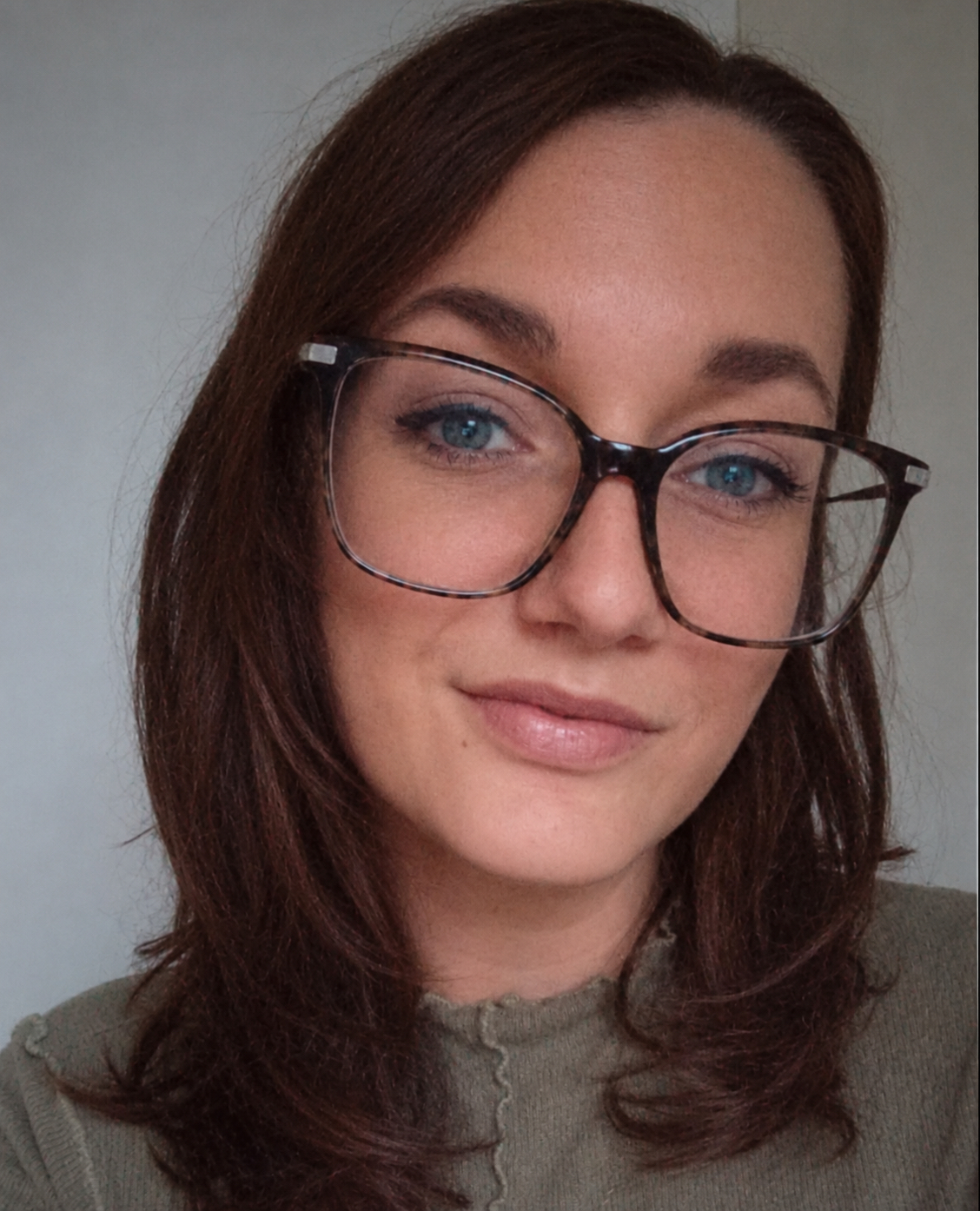 Sian smiling in her glasses